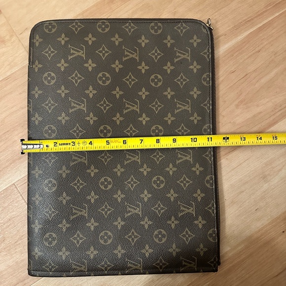 Authentic Louis Vuitton Monogram Document Laptop Case - Picture 3 of 15